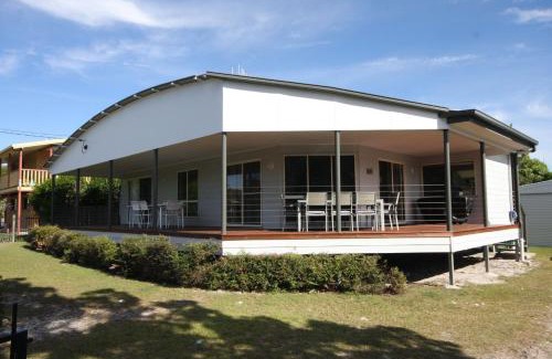 Rainbow Beach House | Rainbow Tides - Rainbow Beach - Pets welcome - Aircon