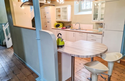 Cinderford Cottage | RAINFOREST CHAPEL, pet friendly, with a garden in Ruspidge