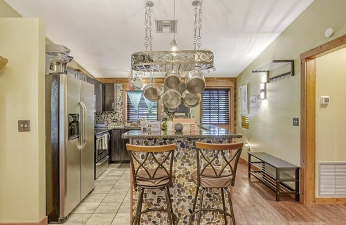Palmetto Cabin | Rainforest Shower, Fireplace, Grill, Private Yard. No Cleaning Fee!