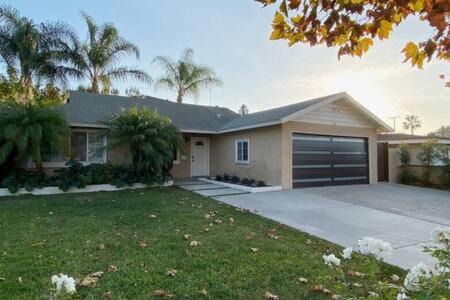 Southwest Anaheim House | Rainforest Villa 4 Bedroom PoolSpa Walk2Disneyland