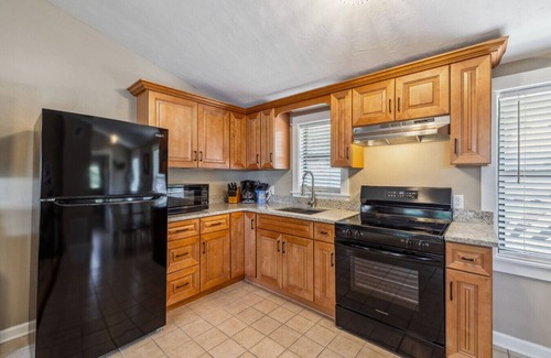 Cedar Key House | Rains Cottage: Waterfront w/dock and pet friendly!