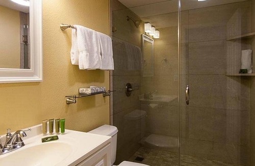 Historic Kailua Village Resort | Raintree Kona Reef, Hawaii Timeshare Rental