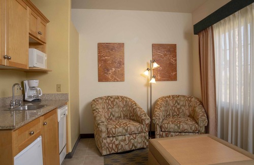 Palm Springs Apartment | Raintree's Cimarron Golf Resort