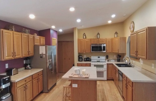 International Falls House | Rainy Dream Vacation - Spacious accomodations, large yard, incredible view!nn