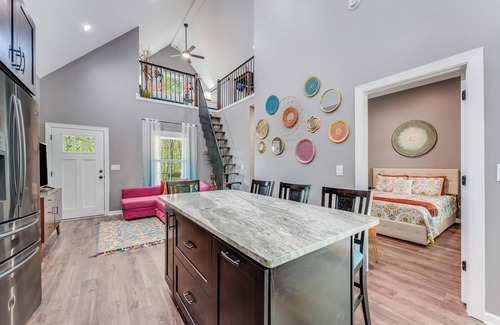 Oconee County Cottage | Rainyville - Emerald: Charming cottage with loft in Walhalla, South Carolina