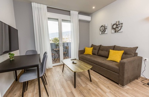 Dafni-Ymittos Apartment | Raise Athens Metro Apartments
