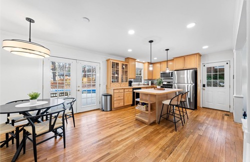 Cary House | Raleigh-Cary HEATED Pool/Hot Tub/NEAR Pickleball/Dog & Family Friendly