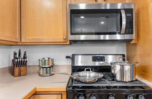 Cary House | Raleigh-Cary HEATED Pool/Hot Tub/NEAR Pickleball/Dog & Family Friendly