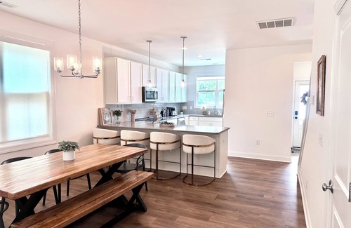 North Raleigh House | Raleigh Luxe Loft in North Hills