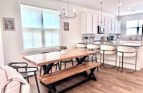 North Raleigh House | Raleigh Luxe Loft in North Hills