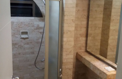 669 Ermita Hotel | Ralph Anthony Suites
