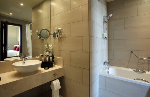 Al Zahiyah Hotel | Ramada by Wyndham Abu Dhabi Downtown