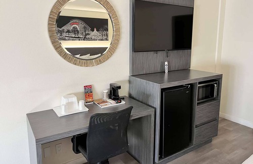 Anaheim Resort Hotel | Ramada by Wyndham Anaheim Convention Center