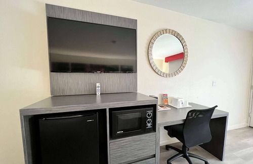 Anaheim Resort Hotel | Ramada by Wyndham Anaheim Convention Center