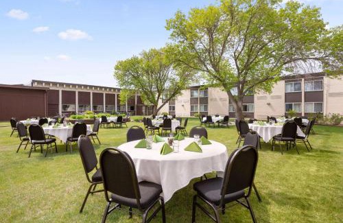 Bismarck Hotel | Ramada by Wyndham Bismarck