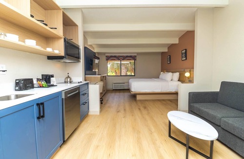 Davenport Hotel | Ramada by Wyndham Davenport Orlando South