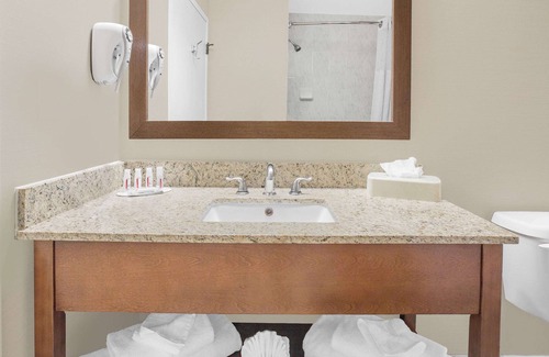 Dupont Hotel | Ramada by Wyndham Denver International Airport