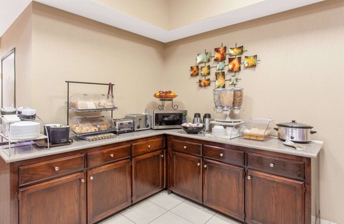 Fresno Hotel | Ramada by Wyndham Fresno Northwest