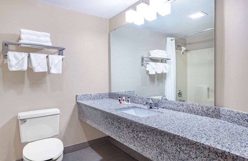 Hendersonville Hotel | Ramada by Wyndham Hendersonville