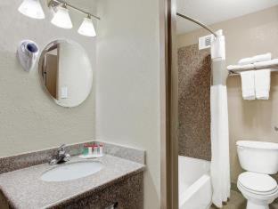 Houston Hotel | Ramada by Wyndham Houston Intercontinental Airport South