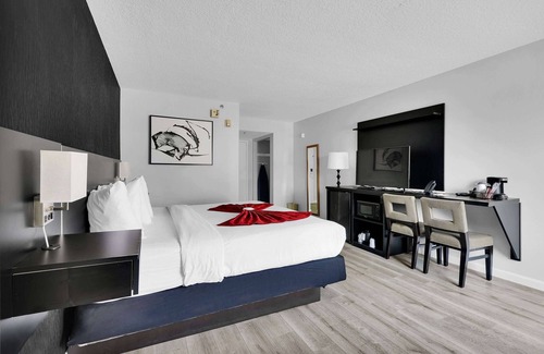 Southside Hotel | Ramada by Wyndham Jacksonville I-95 by Butler Blvd