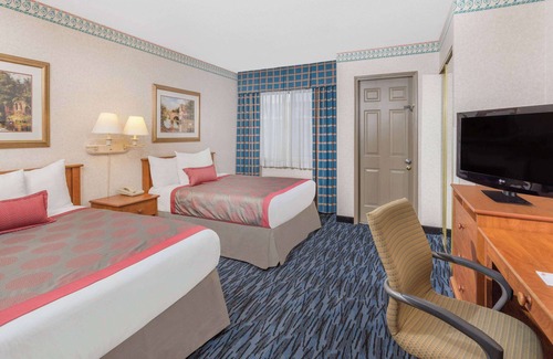 Kent Hotel | Ramada by Wyndham Kent Seattle Area