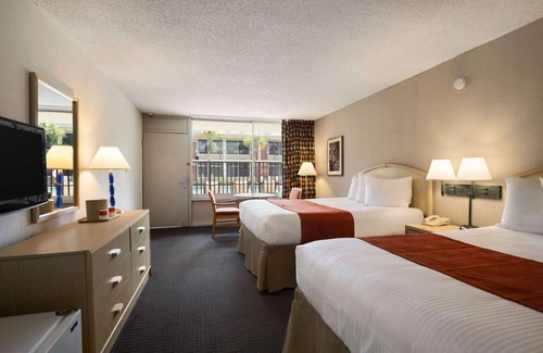 West Kissimmee Hotel | Ramada by Wyndham Kissimmee Gateway