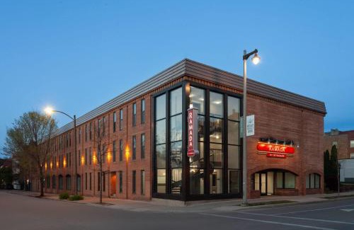 Marquette Hotel | Ramada by Wyndham Milwaukee