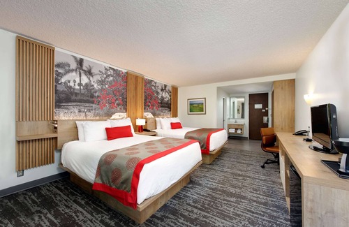 Santa Barbara Hotel | Ramada by Wyndham Santa Barbara