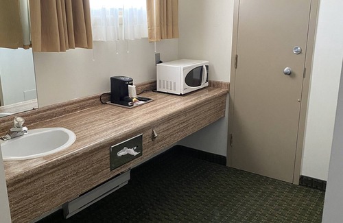 Thunder Bay Hotel | Ramada by Wyndham Thunder Bay Airlane Hotel