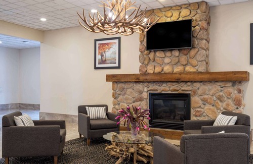 Thunder Bay Hotel | Ramada by Wyndham Thunder Bay Airlane Hotel