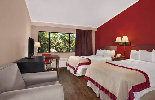 Torrance Hotel | Ramada by Wyndham Torrance