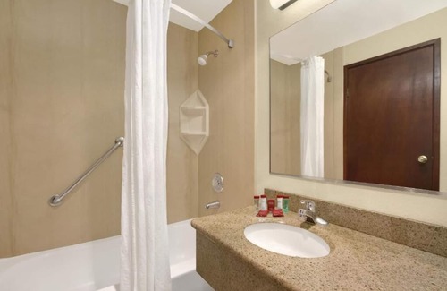 Tukwila Hotel | Ramada by Wyndham Tukwila Southcenter