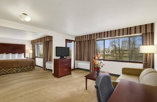 Tukwila Hotel | Ramada by Wyndham Tukwila Southcenter