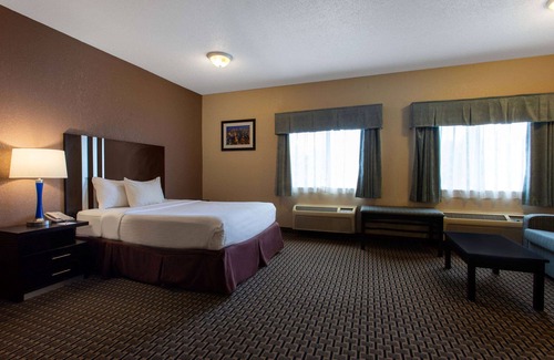 Glendale Heights Hotel | Ramada by Wyndham Glendale Heights/Lombard