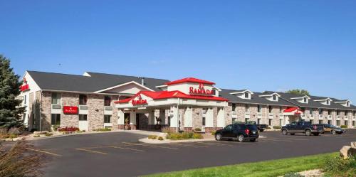 Lake Delton Hotel | Ramada by Wyndham Wisconsin Dells I-90