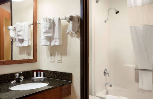 Lake Delton Hotel | Ramada by Wyndham Wisconsin Dells