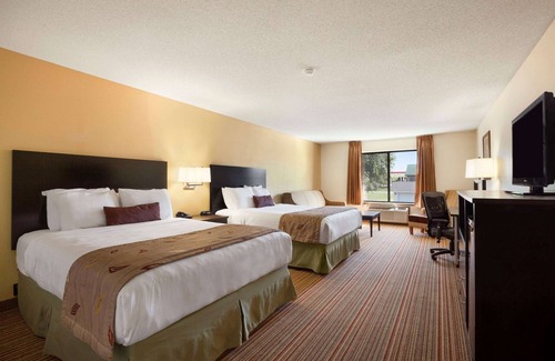 Lake Delton Hotel | Ramada by Wyndham Wisconsin Dells