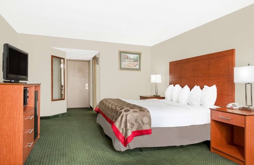 Lexington Hotel | Ramada Hotel & Conference Center by Wyndham Lexington North