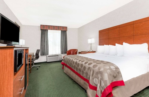 Lexington Hotel | Ramada Hotel & Conference Center by Wyndham Lexington North