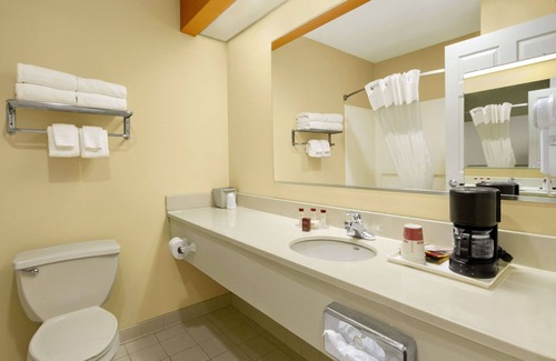 St. Andrews Hotel | Ramada Limited Columbia