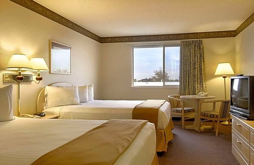 Redding Hotel | Ramada Limited Redding