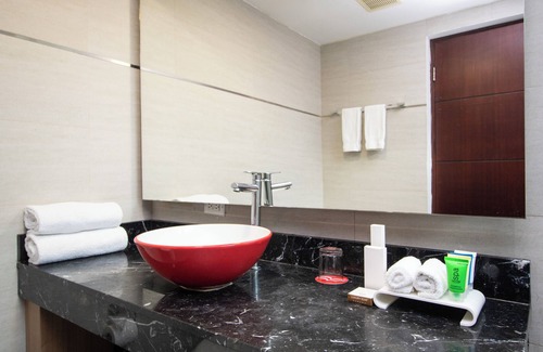 El Cangrejo Hotel | Ramada Panama Centro Via Argentina