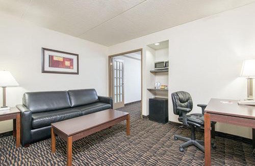 Niagara Falls Hotel | Ramada Plaza by Wyndham Niagara Falls