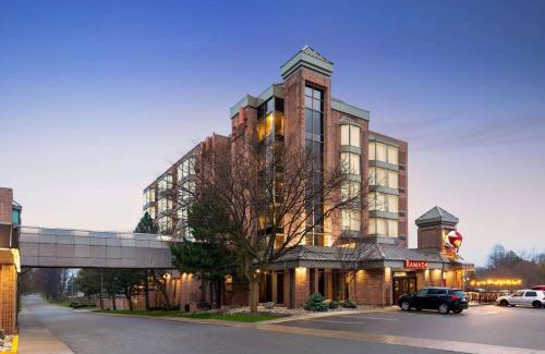 Niagara Falls Hotel | Ramada Plaza by Wyndham Niagara Falls