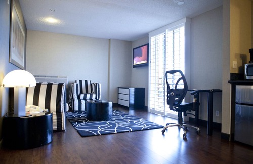 Tri-West Hotel | Ramada Plaza by Wyndham West Hollywood Hotel & Suites