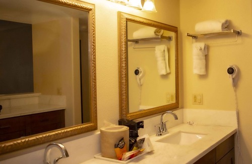 Garden Grove Hotel | Ramada Plaza by Wyndham Garden Grove/Anaheim South