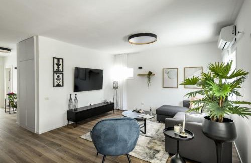 Ramat Hasharon Apartment | Ramat Hasharon Chic Peaceful Stay by Sea N' Rent