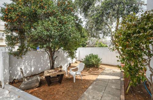 Ramat Hasharon Apartment | Ramat Hasharon Chic Peaceful Stay by Sea N' Rent