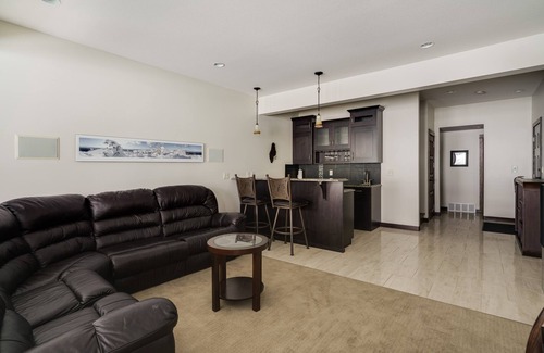 Sundance Estates House | Rambler Ridge Luxury Retreat (Ski In/Ski Out)